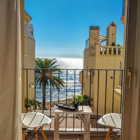 La Marina Sea Front By Hello Homes Σίτζες